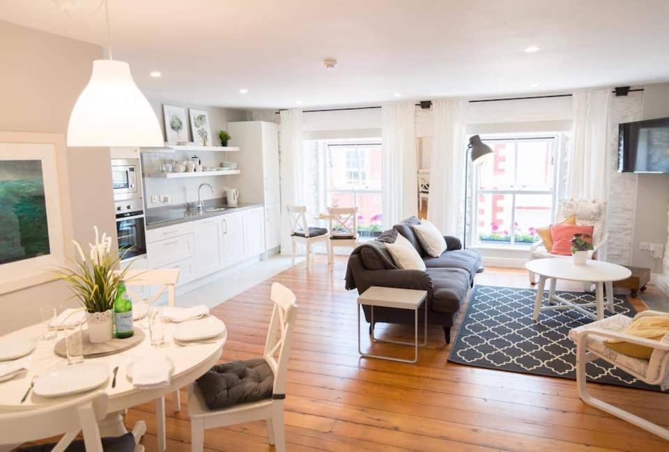 Apartments In Dingle Town Center 外观 照片